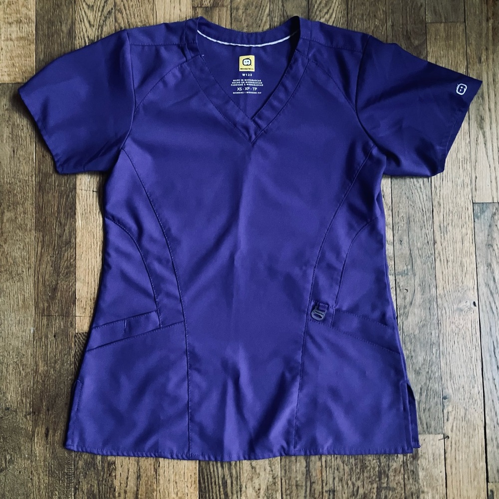 Wonderwink grape scrub top